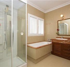 5 Bedroom Villa with Pool in Puerto Calero, Sleeps 10